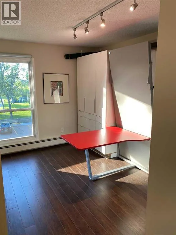 632, 860 Midridge Drive SE
