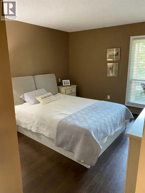 632, 860 Midridge Drive SE