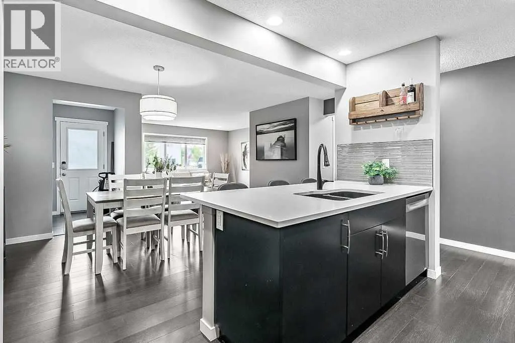 241 Copperpond Parade SE