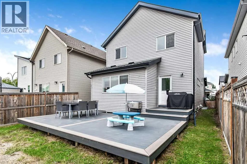 241 Copperpond Parade SE