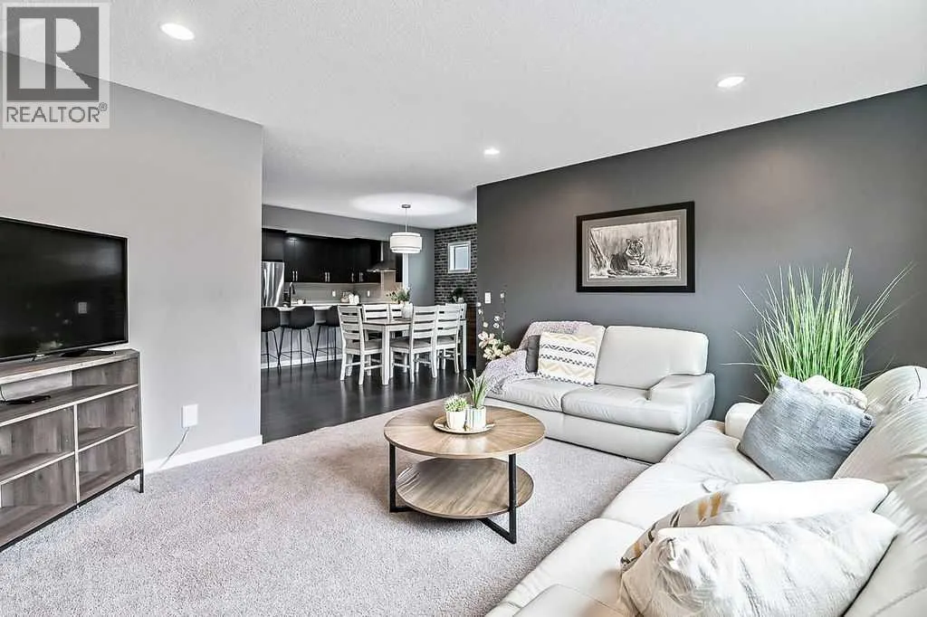 241 Copperpond Parade SE