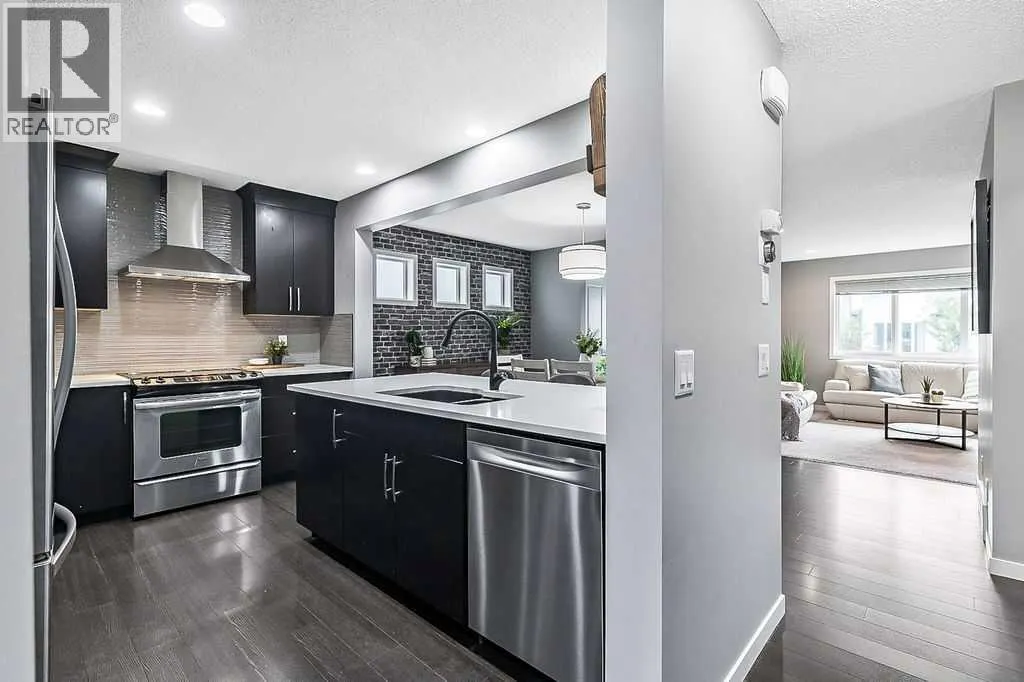 241 Copperpond Parade SE
