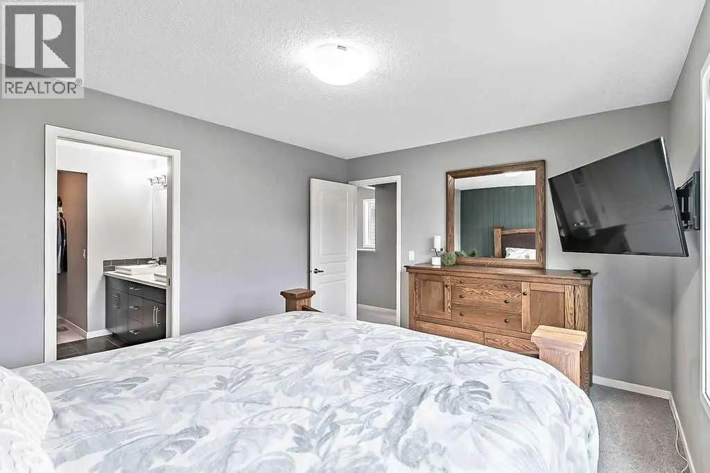 241 Copperpond Parade SE