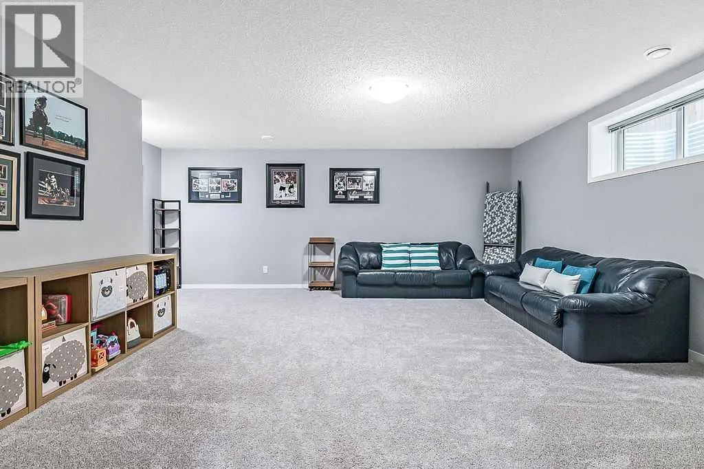 241 Copperpond Parade SE