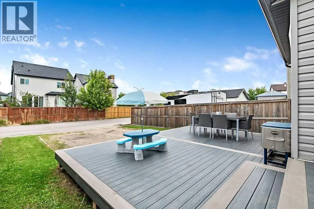 241 Copperpond Parade SE