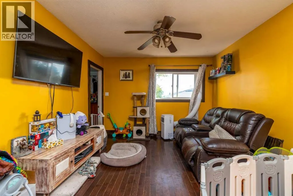 116 1 Avenue W