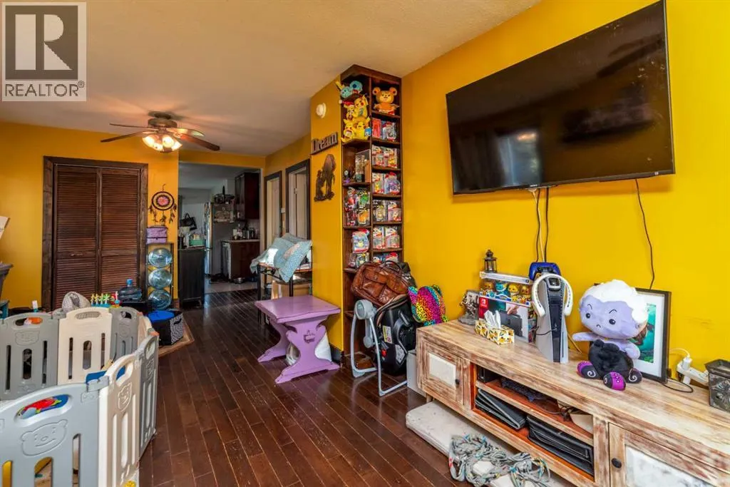 116 1 Avenue W