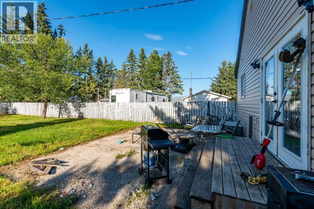 116 1 Avenue W
