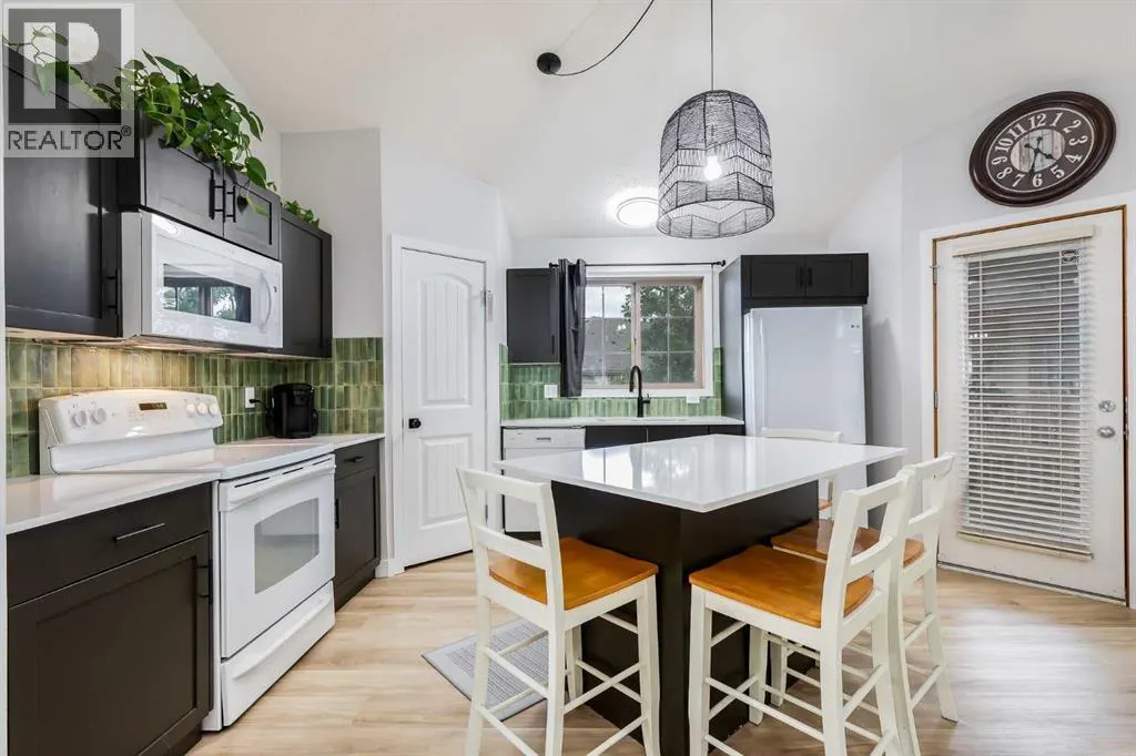 201, 11 Everridge Square SW