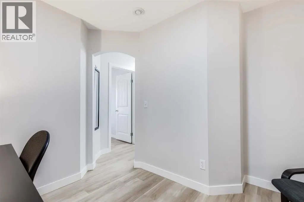 201, 11 Everridge Square SW
