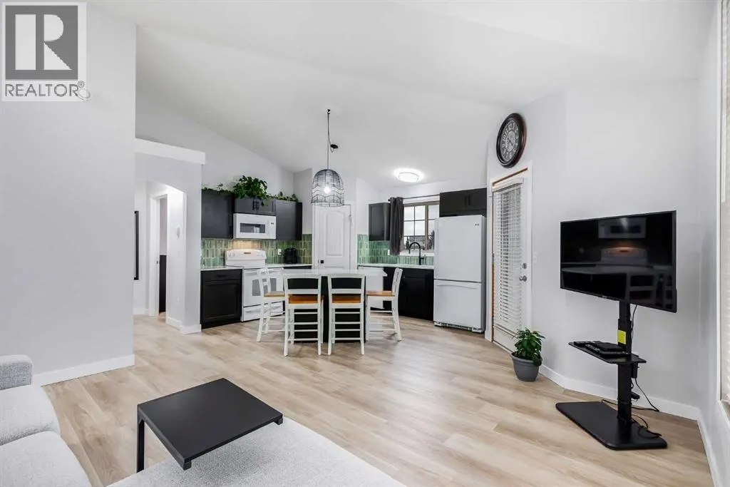 201, 11 Everridge Square SW