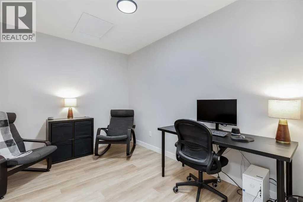 201, 11 Everridge Square SW
