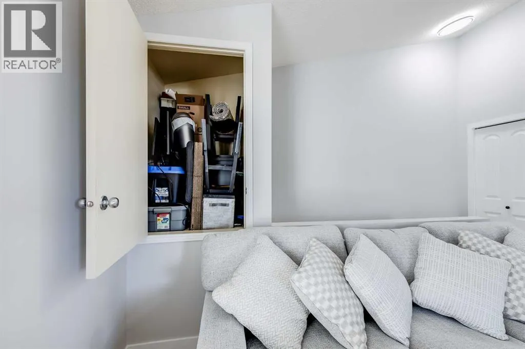 201, 11 Everridge Square SW