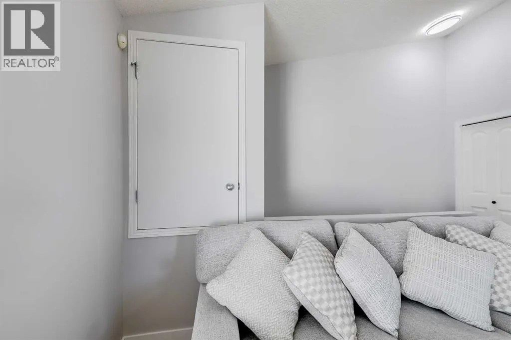 201, 11 Everridge Square SW