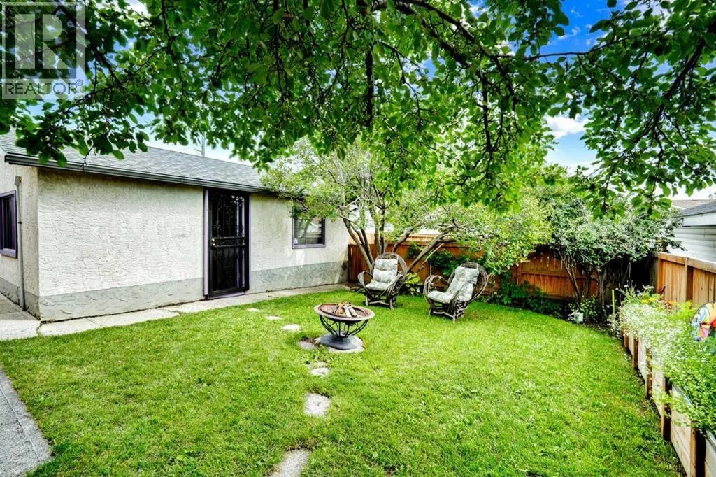 16 Rundleson Way NE
