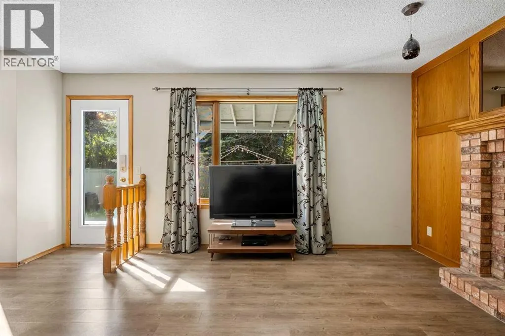 74 Sandringham Way NW