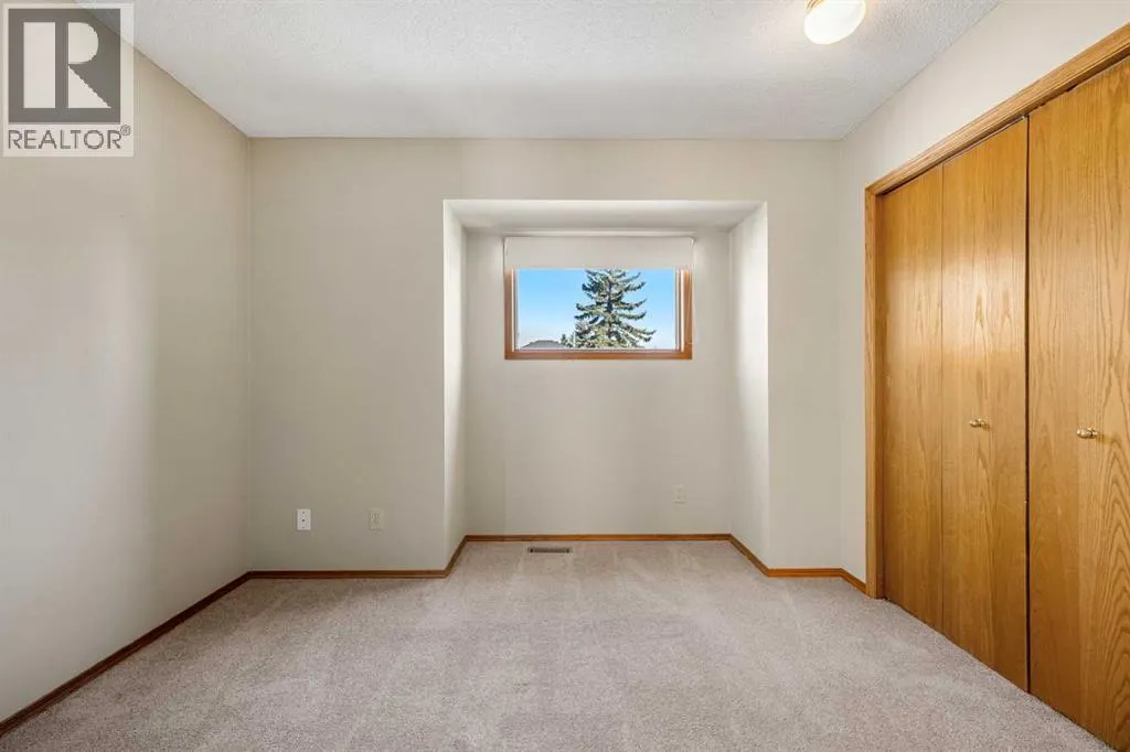 74 Sandringham Way NW