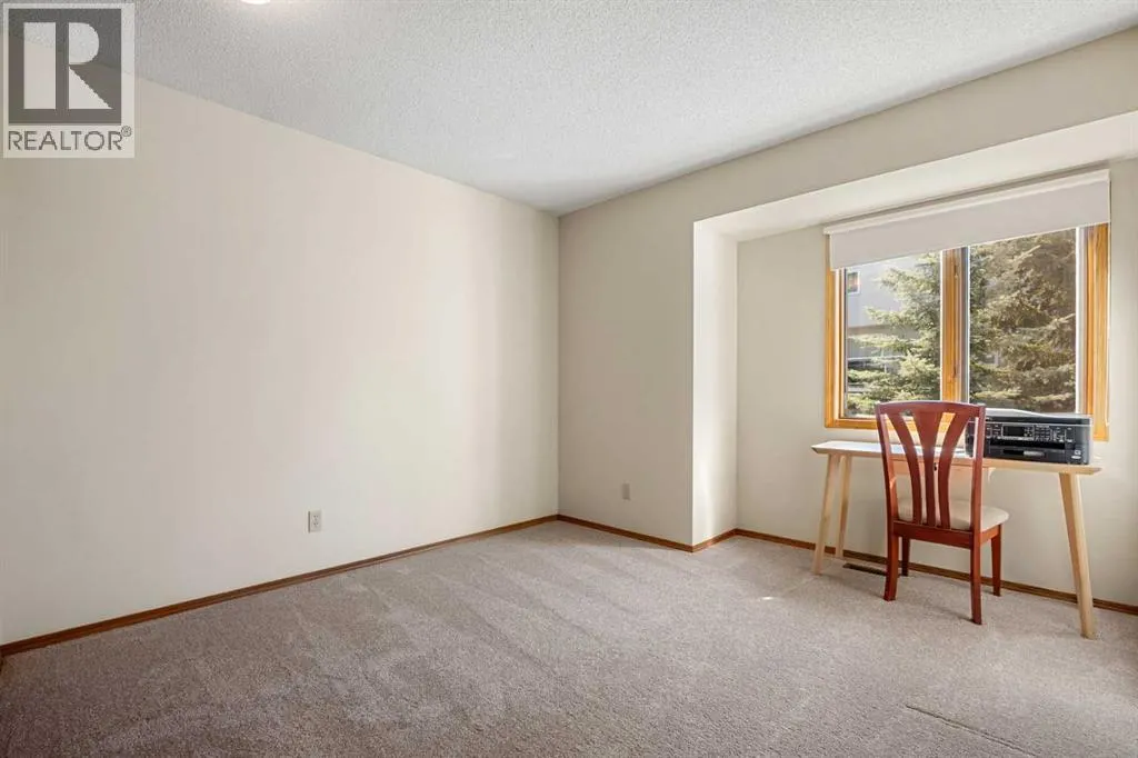 74 Sandringham Way NW