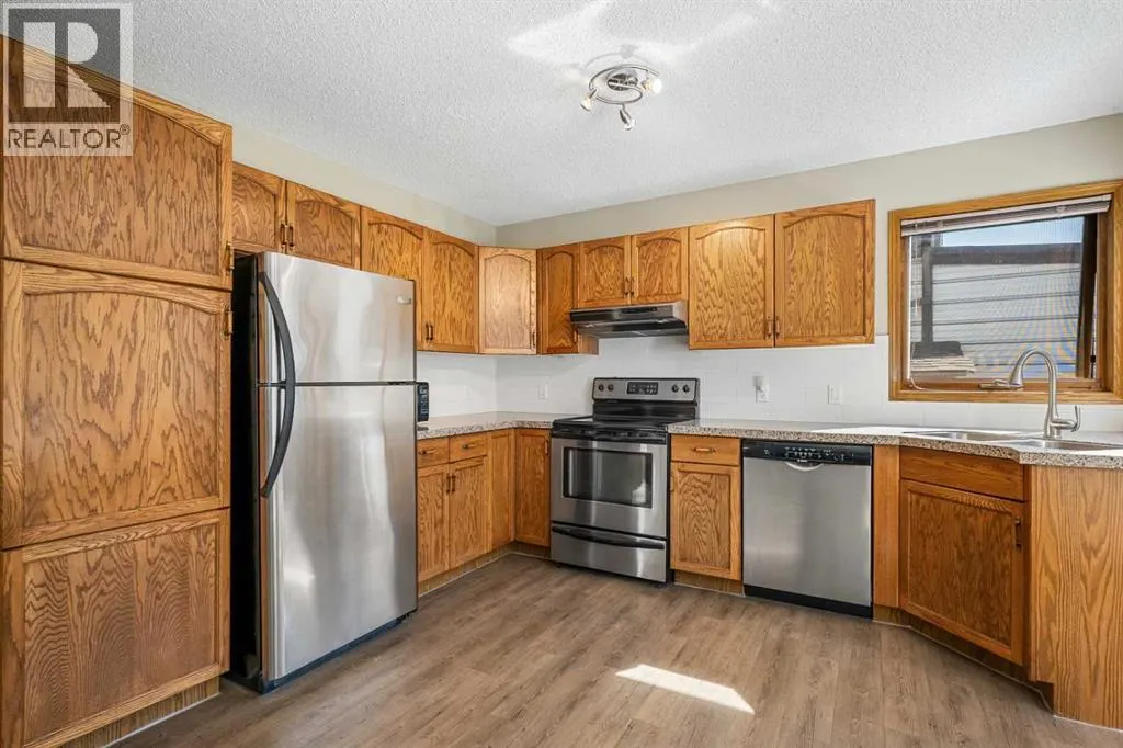 74 Sandringham Way NW