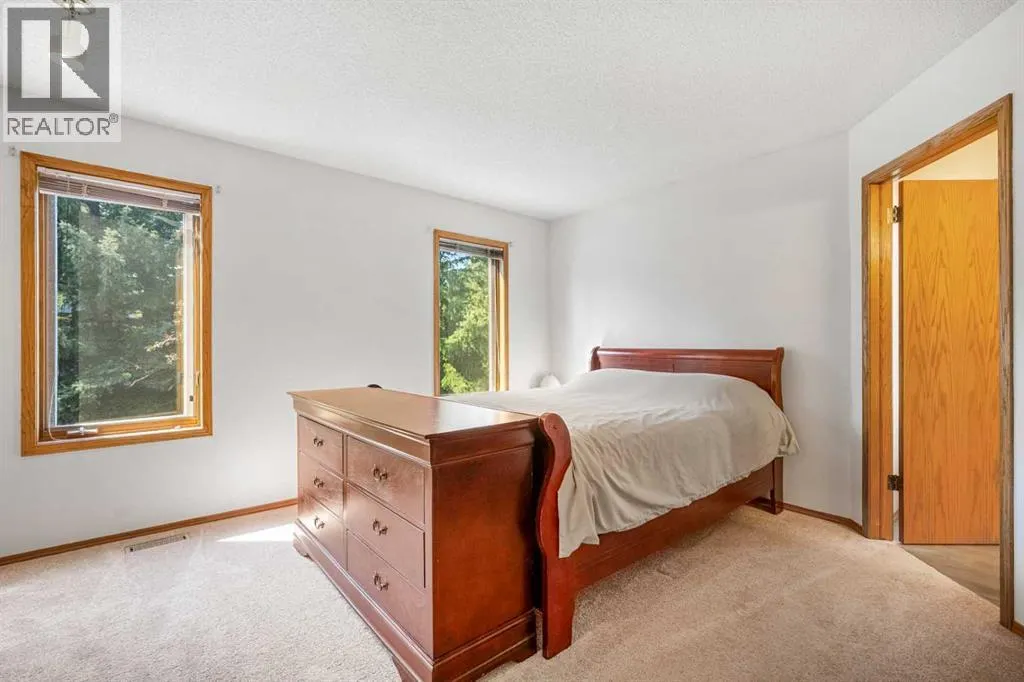 74 Sandringham Way NW
