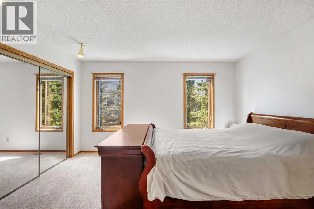 74 Sandringham Way NW