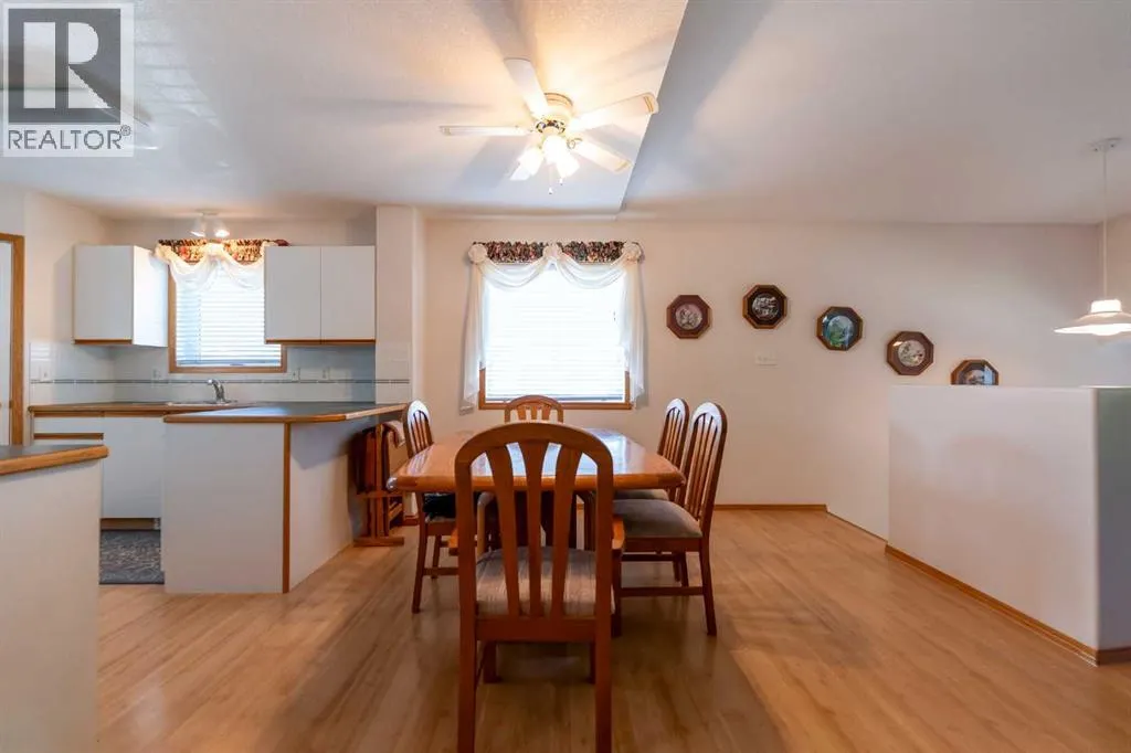 4 St James Place N