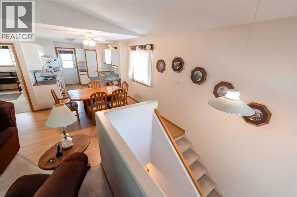 4 St James Place N