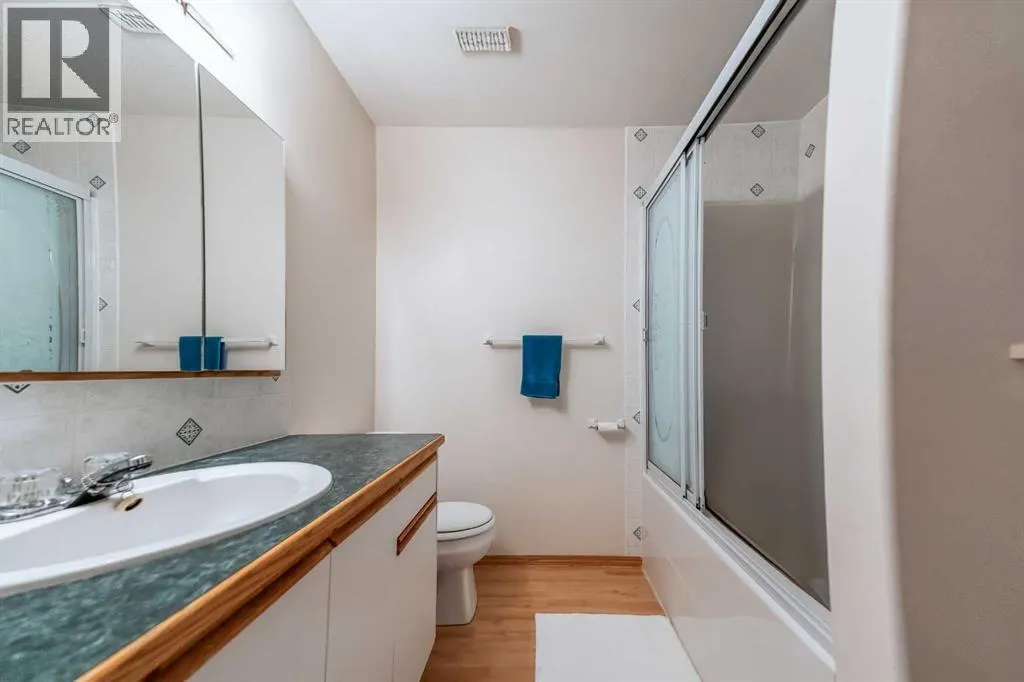 4 St James Place N