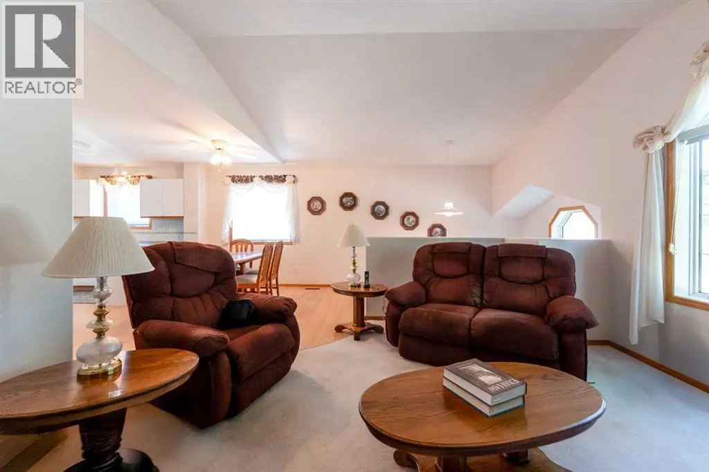 4 St James Place N