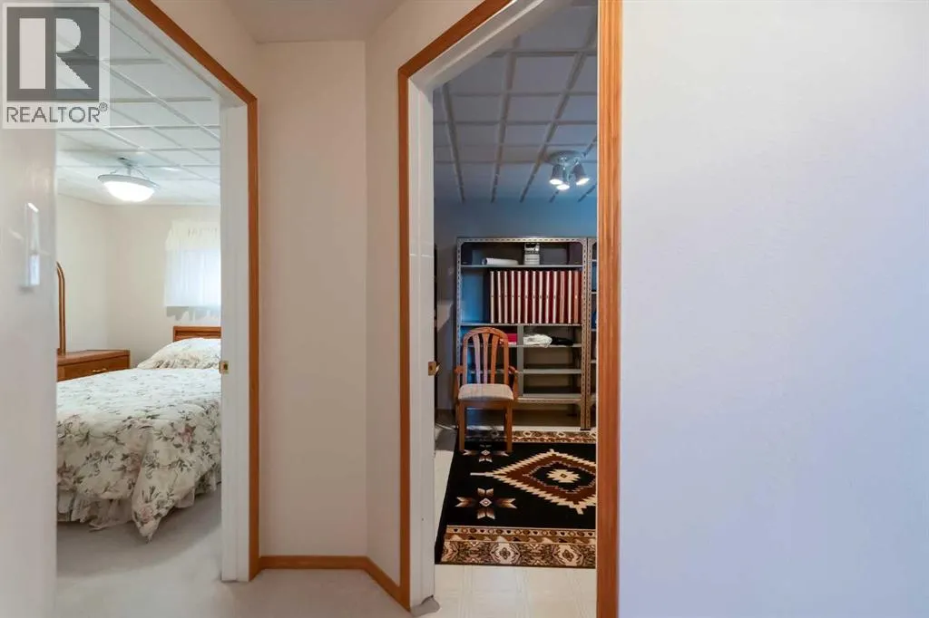 4 St James Place N