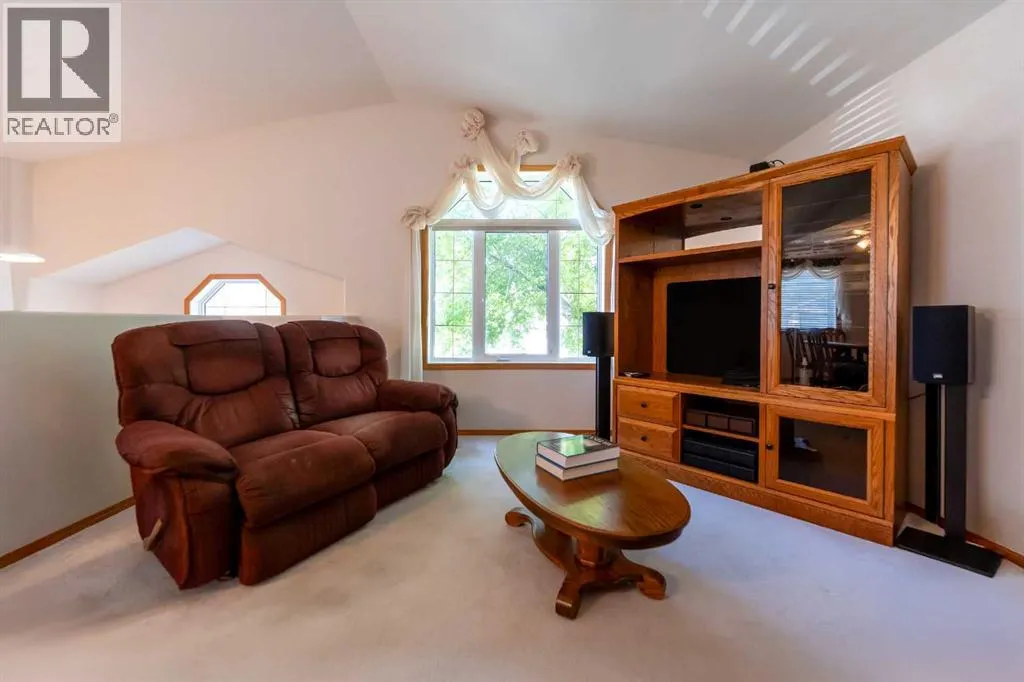 4 St James Place N