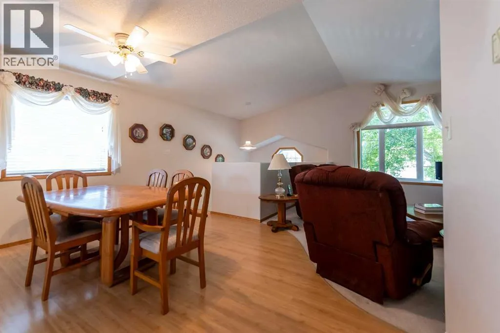 4 St James Place N