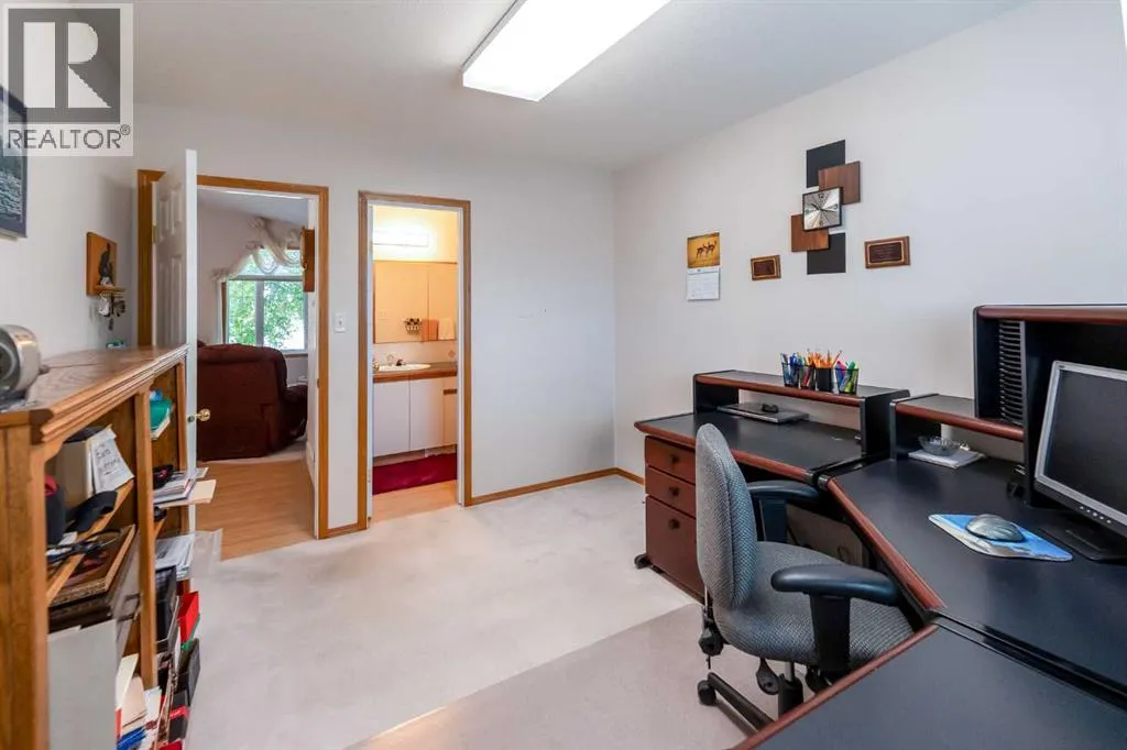 4 St James Place N