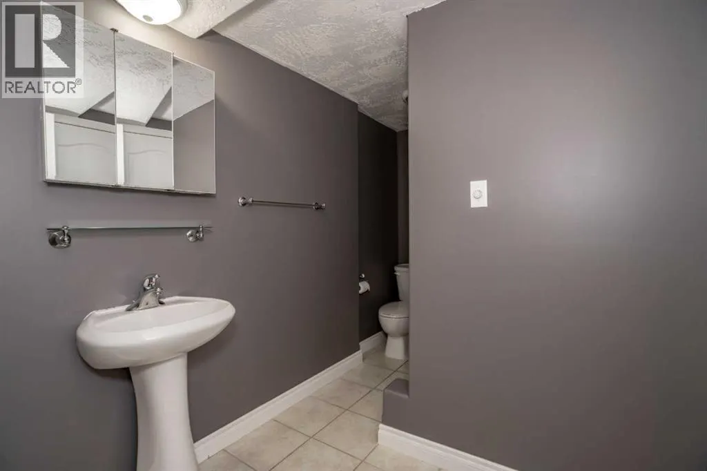 4915 53 St