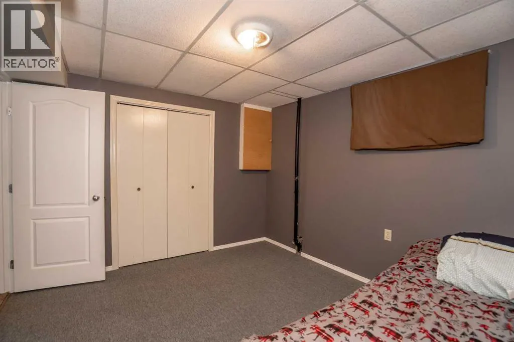 4915 53 St