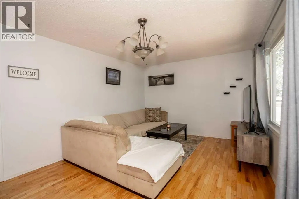 4915 53 St