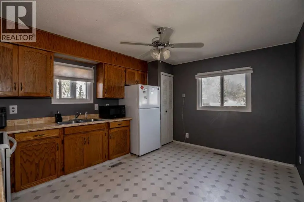 4915 53 St