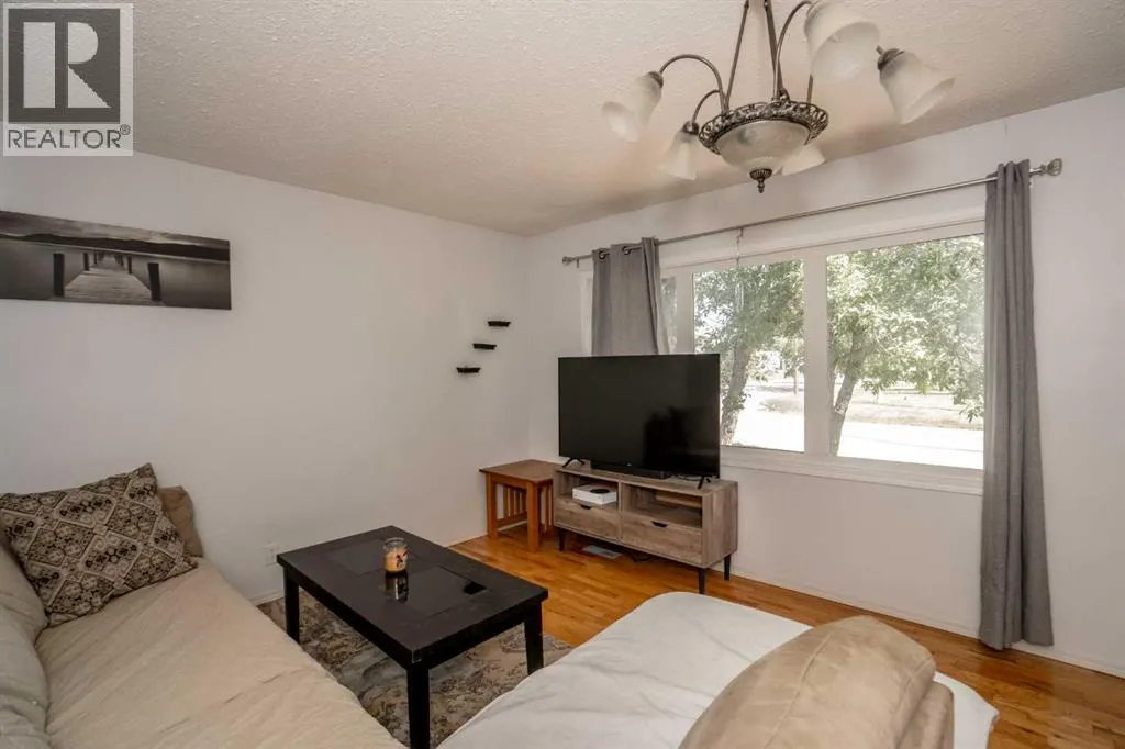 4915 53 St