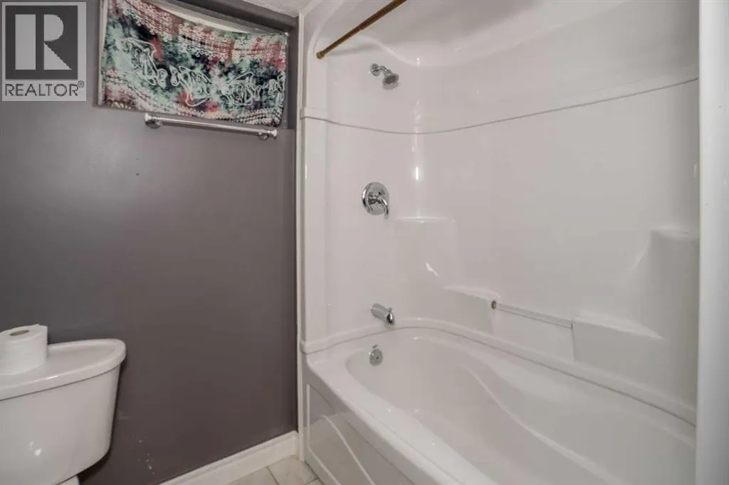 4915 53 St