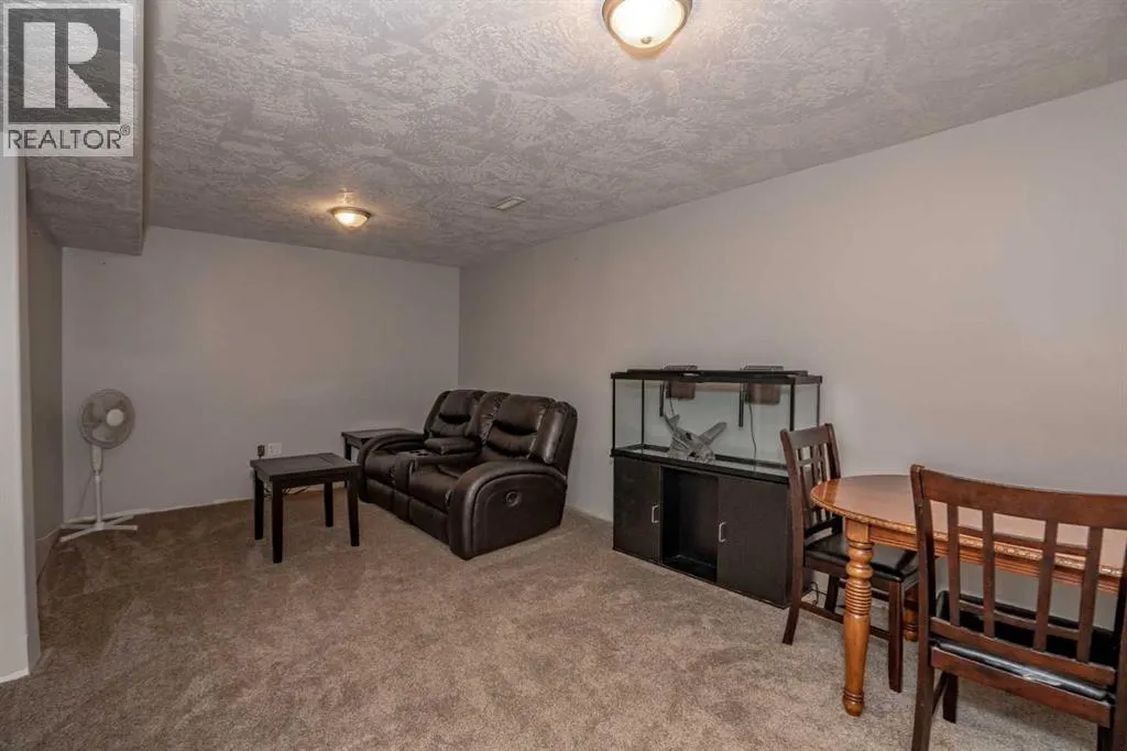 4915 53 St