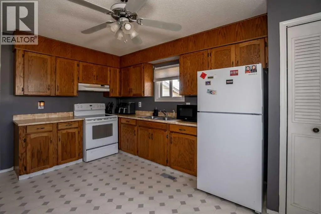 4915 53 St