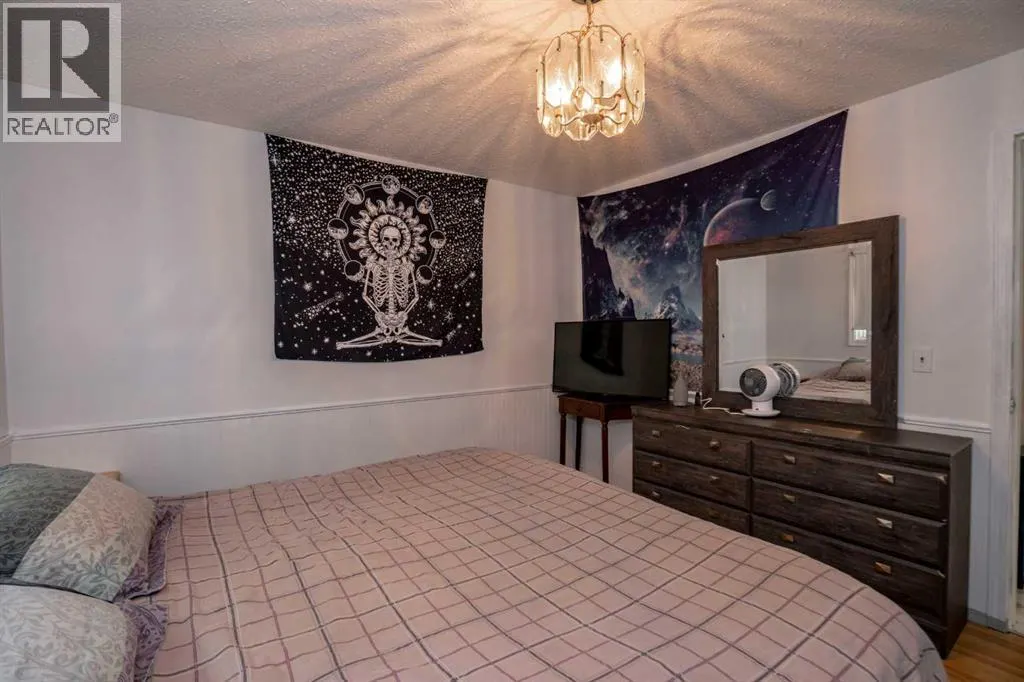 4915 53 St