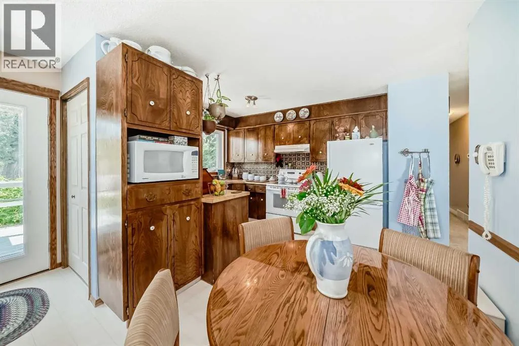3919 39 Street Close
