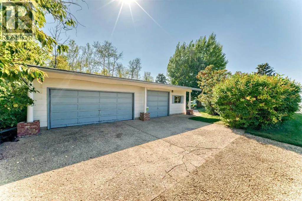 3919 39 Street Close