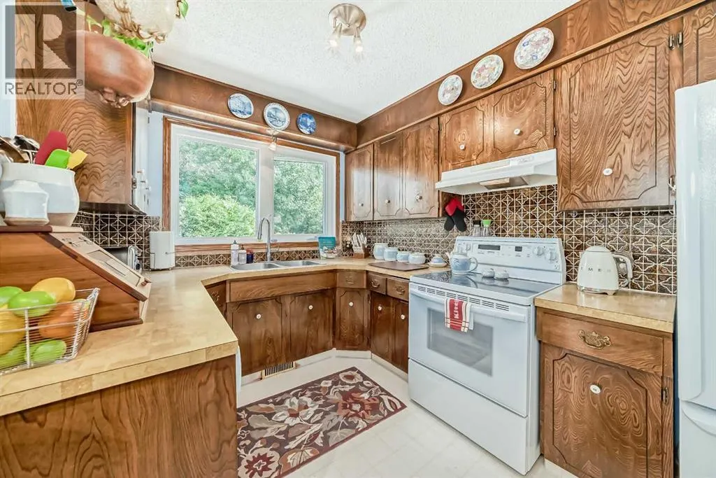 3919 39 Street Close