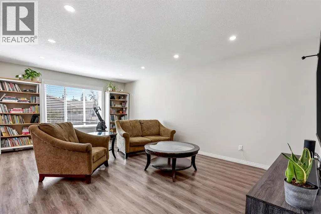 10 Poplar Ridge Close