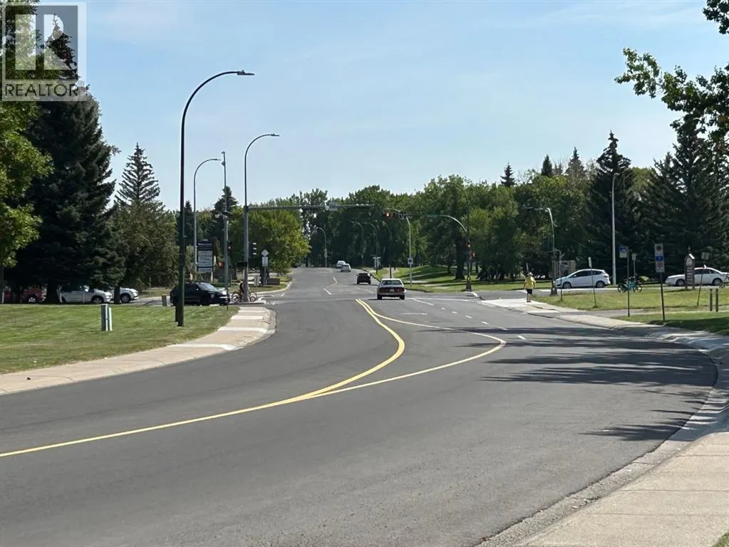 308, 420 Columbia Boulevard W