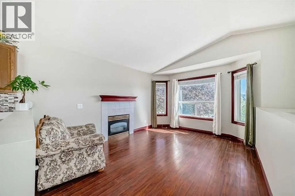 55 Applemead Court SE