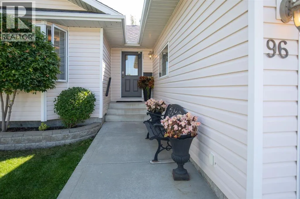 96 Lamont Close