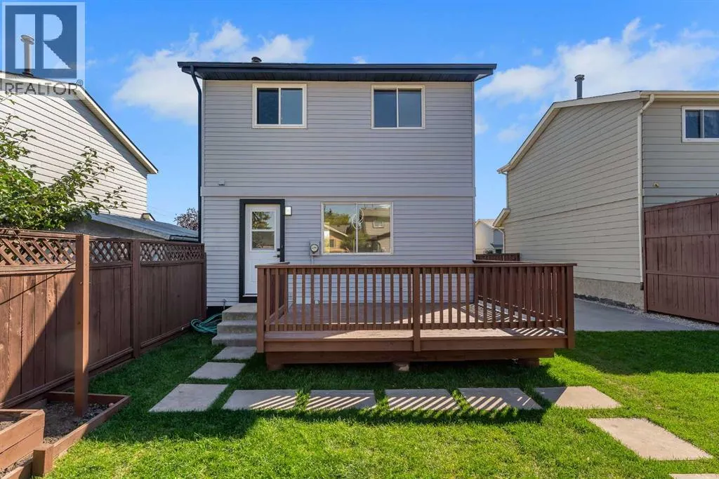 73 Erin Woods Place SE